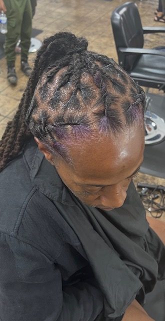Feed-in lemonade braids into a curly ponytail by Braids Master LA